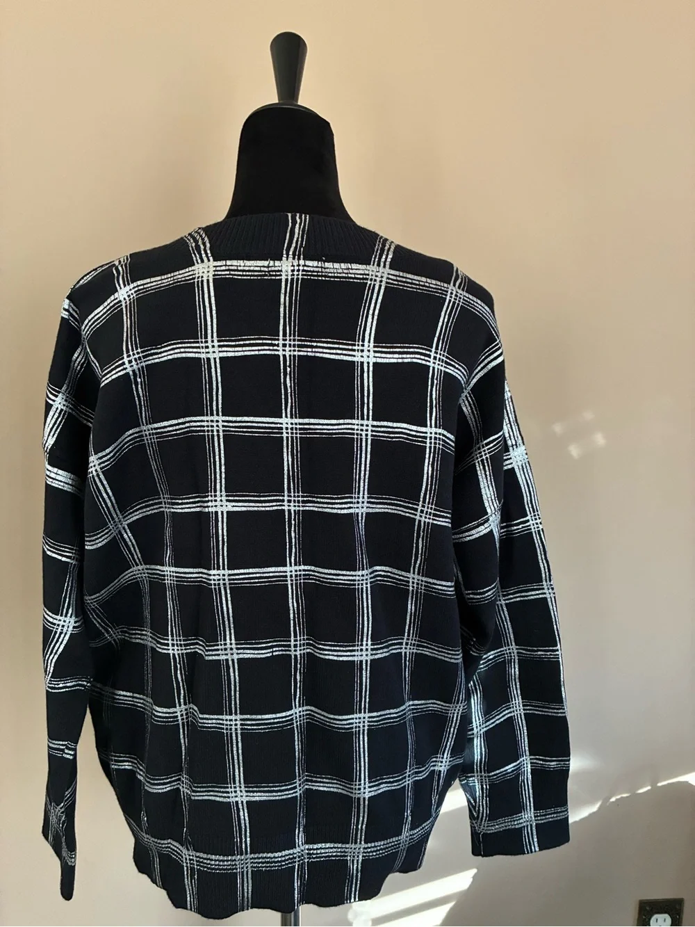 Sweater - Picture 2 of 6